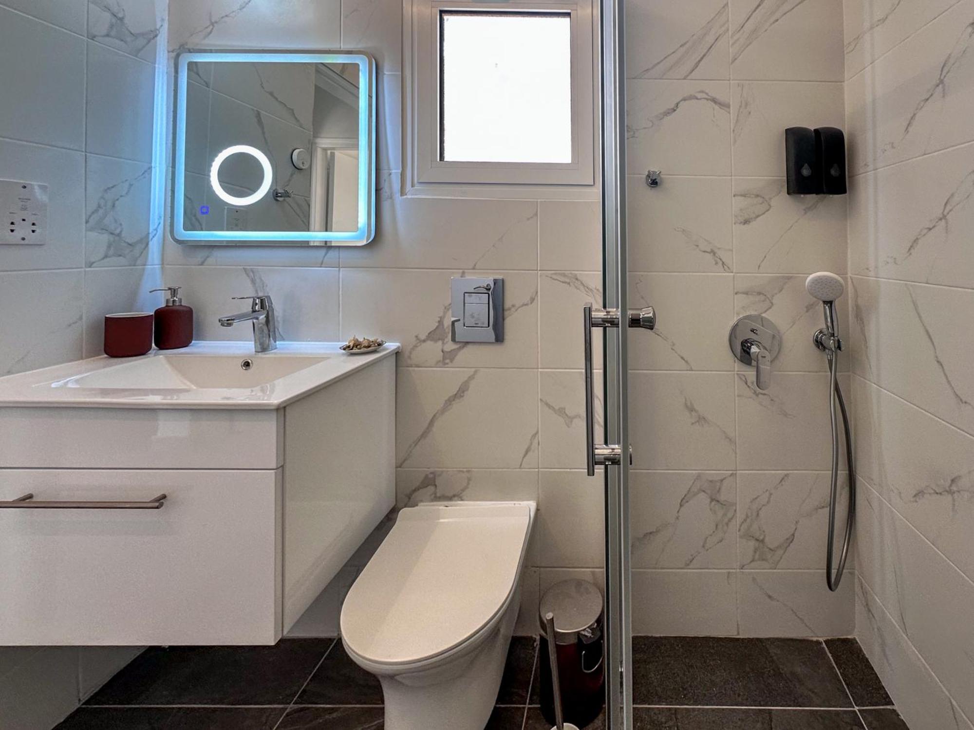 Eden Blue-Horizon 1B, Paphos, Sea View, Pool Apartman Konia Kültér fotó
