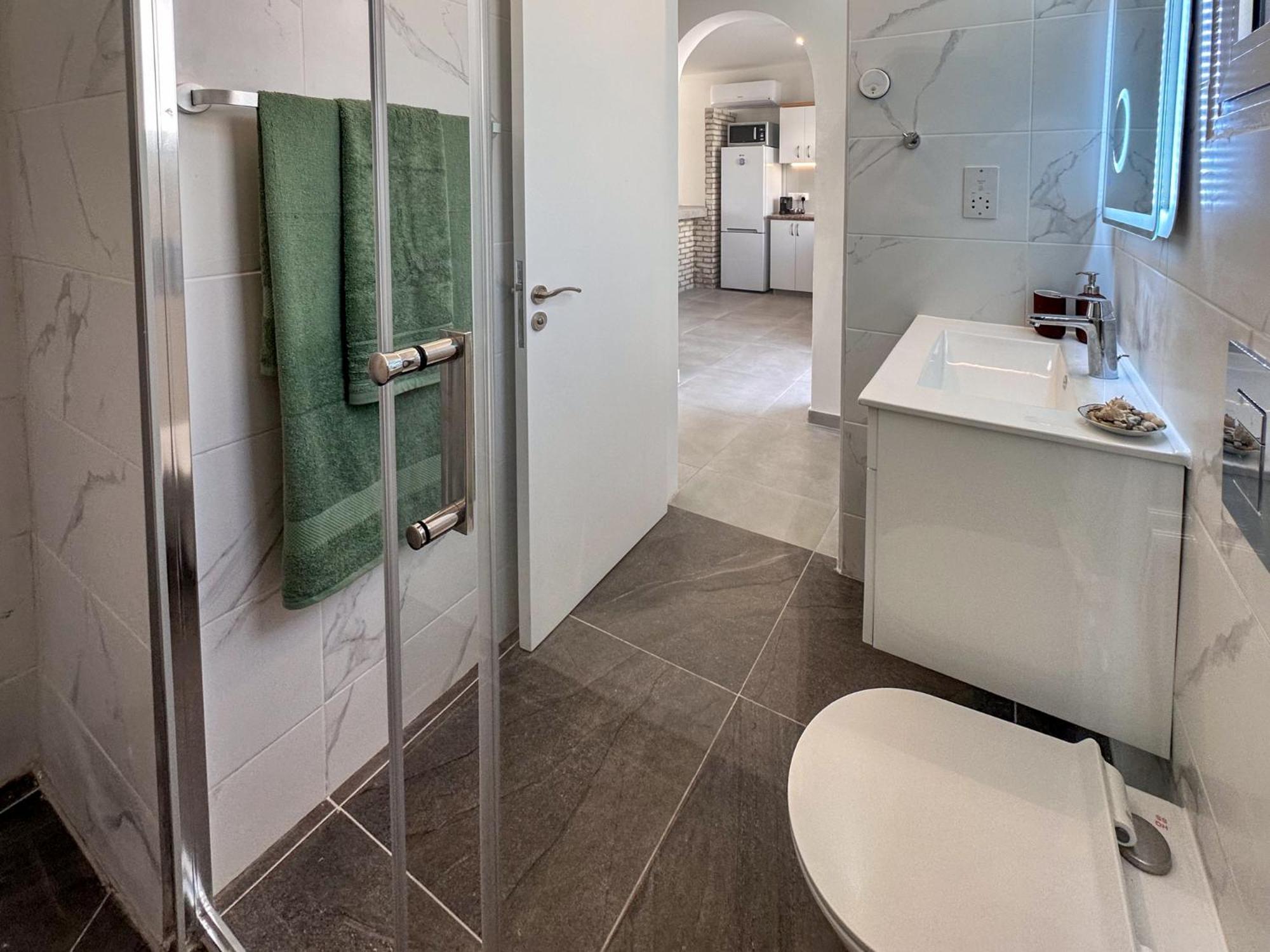 Eden Blue-Horizon 1B, Paphos, Sea View, Pool Apartman Konia Kültér fotó